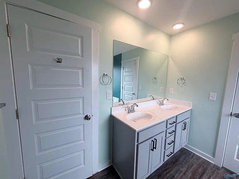 4200 Textile Ln SW — Photo 15