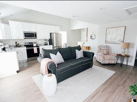 3rd image of 3212 Arctic Ave #402