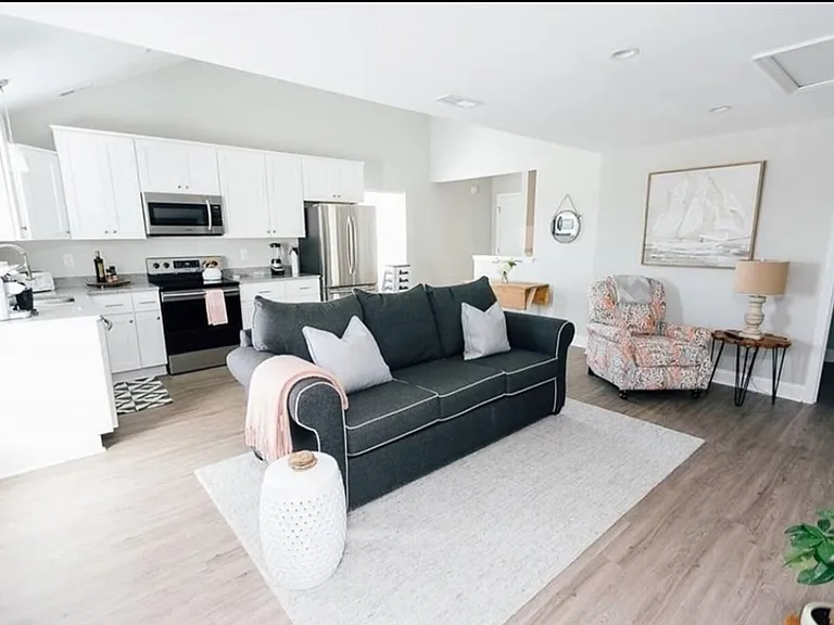 3212 Arctic Ave — Photo 2