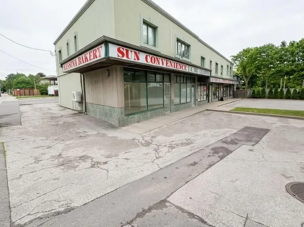 21 Scarlett Rd #1, Toronto, ON M6N 4J5