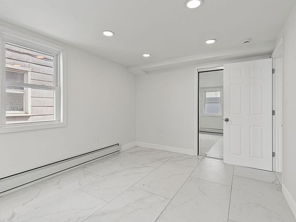 4th image of 61 Minnesota Ave #1