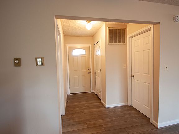 5th image of 495 Cedar Glen Dr