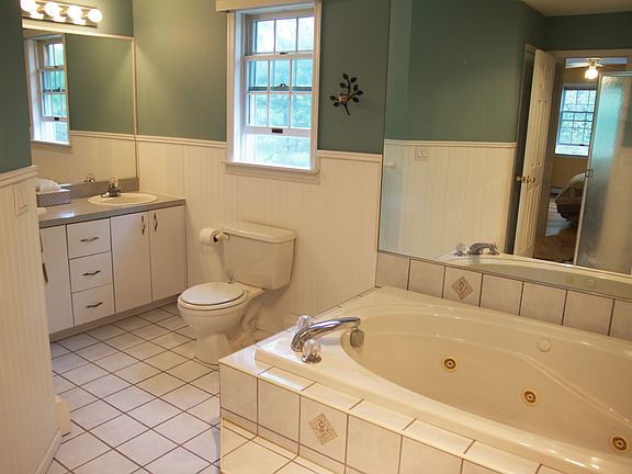 4th image of 40 Lincoln Ave