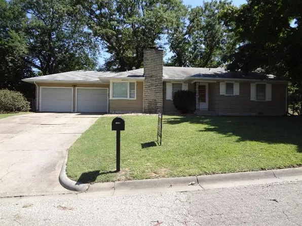 125 Parkview Dr, Junction City, KS 66441