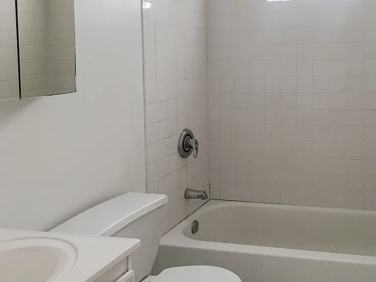 3054 N Greenview Ave #3 — Photo 4