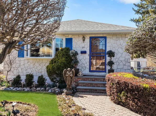 25 Cleaves Avenue, Hempstead, NY 11550