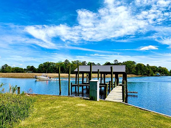 2nd image of 214 Water Pointe Way