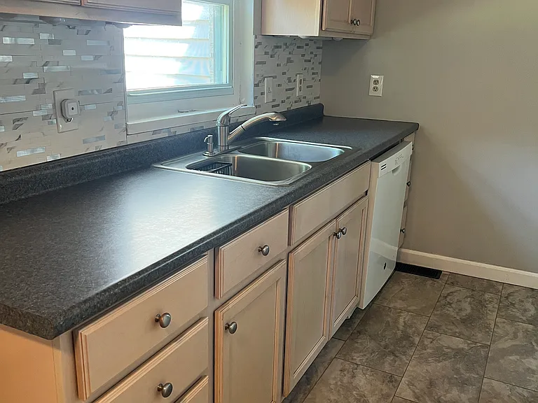 529 Carrlands Dr — Photo 6