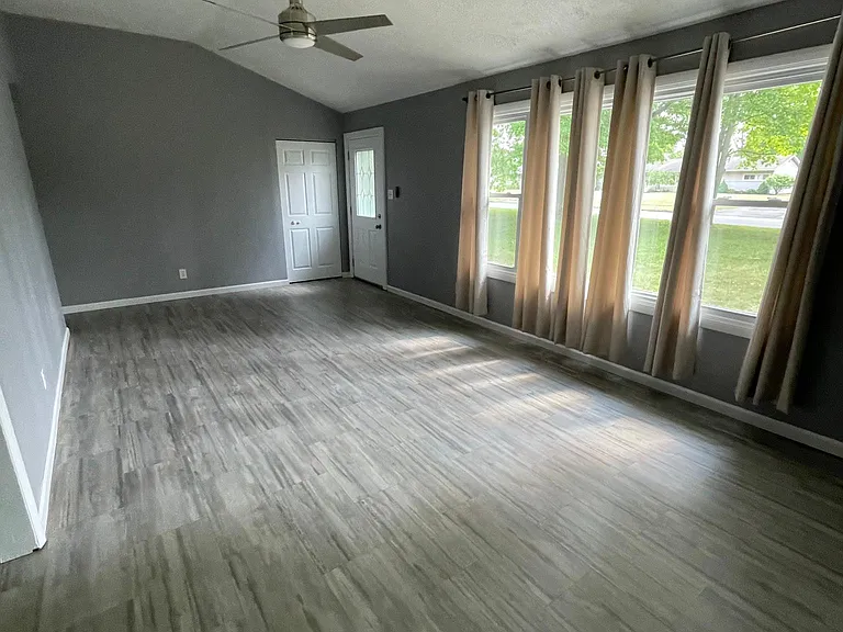 2914 Bainbridge St — Photo 4