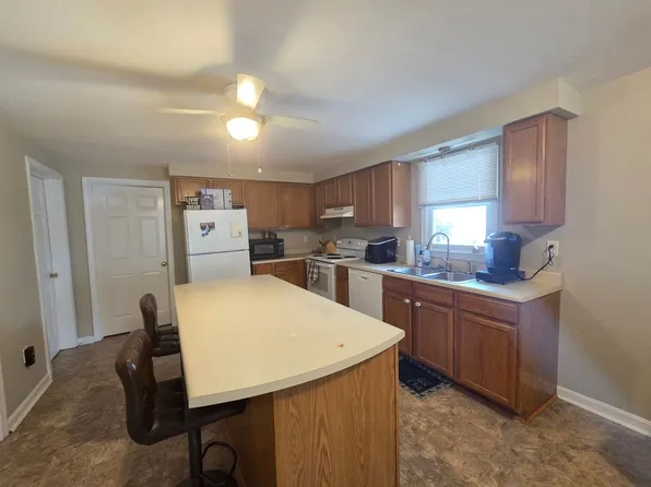 31 Marshall St, 31 Marshall St #D, Milford, NH 03055