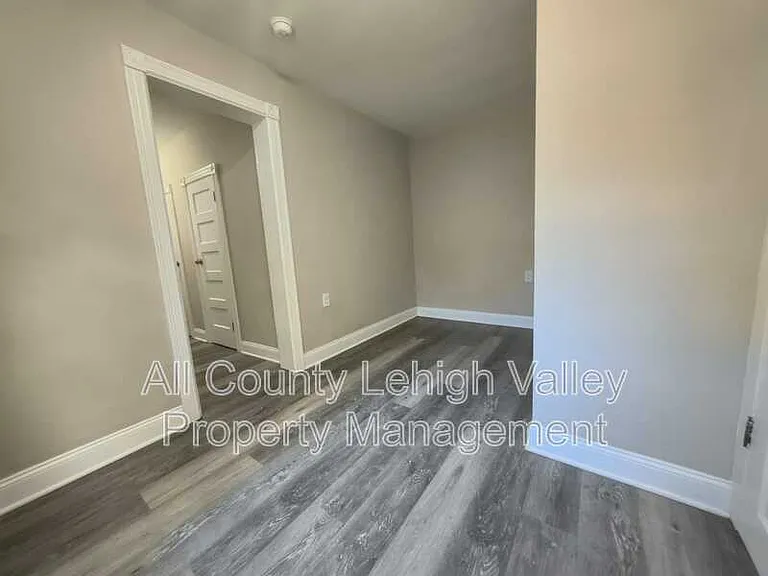639 Washington St — Photo 9