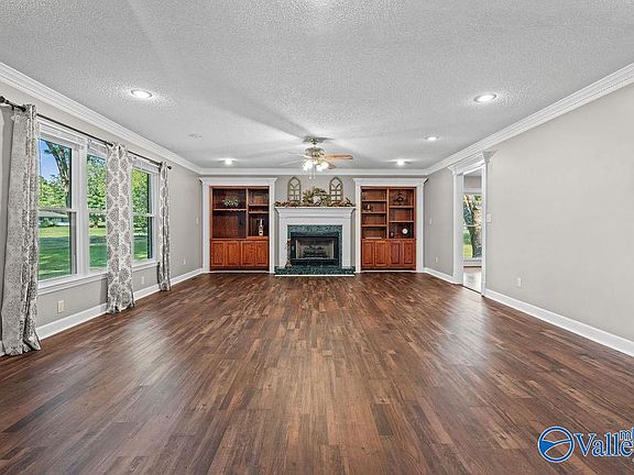 3rd image of 151 Greenfield Rd