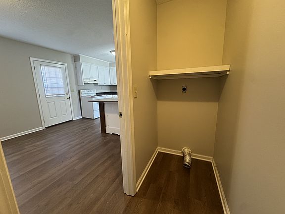 5th image of 113 Cedar Dr APT 4