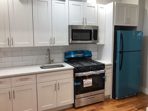 3rd image of 2513 Wallace Ave #A