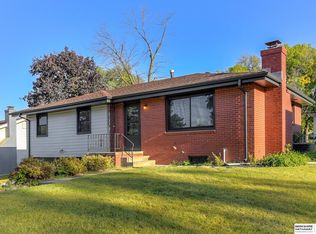 6332 Whitmore St, Omaha, NE 68152