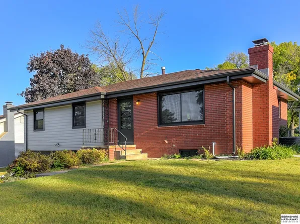 6332 Whitmore St, Omaha, NE 68152