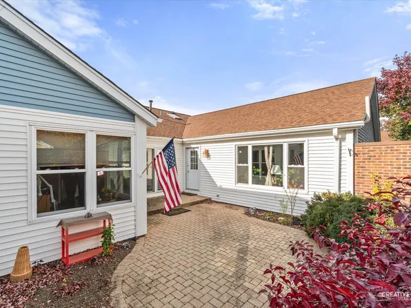 904 Dartmouth Dr, Wheaton, IL 60189
