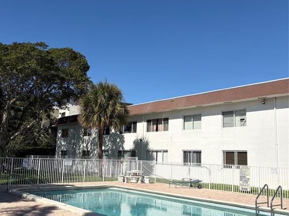 101 SE 6th Ave APT 2