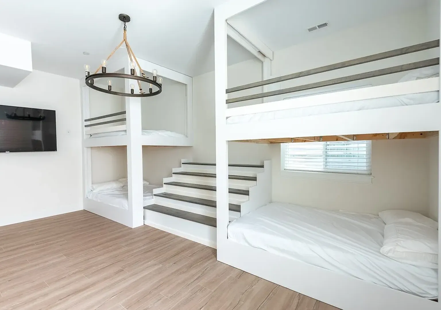 Fontana Contemporary Furnished Townhome Available for Monthly & Mid-Term Rentals — Photo 4