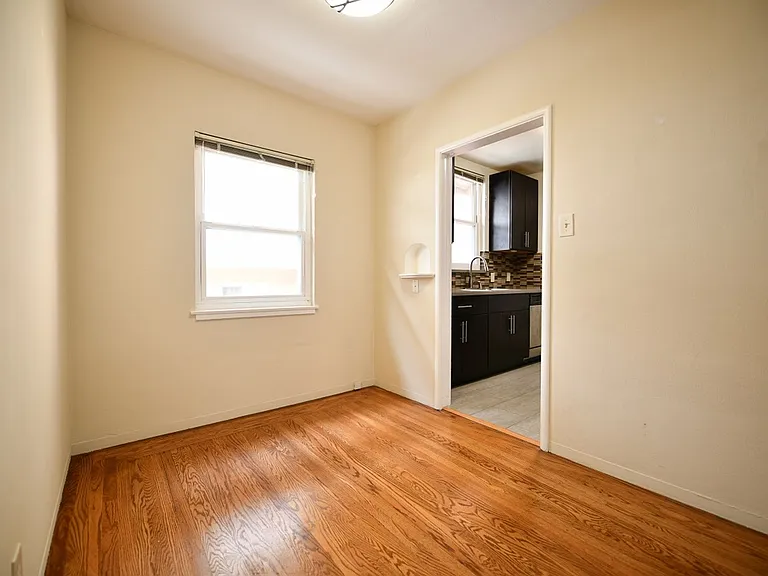 275 Macarthur Blvd — Photo 6