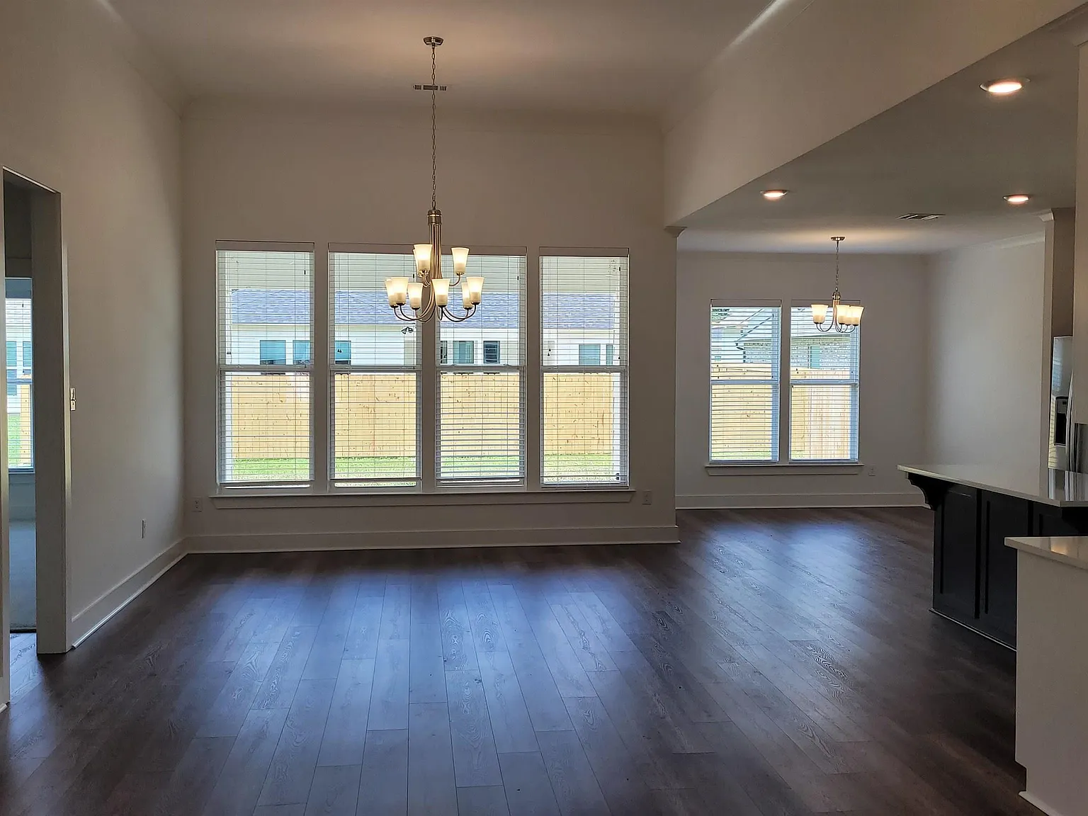 3 bed, 2014 sqft, $2,400 — Photo 2