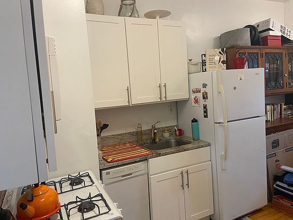 4th image of 2400 Fremont Ave S APT 1
