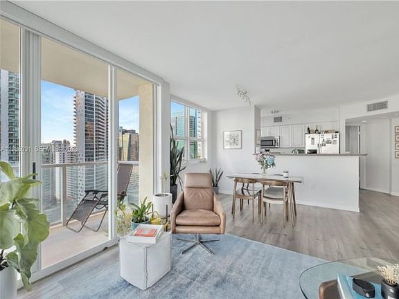 3rd image of 1155 Brickell Bay Dr APT 3011