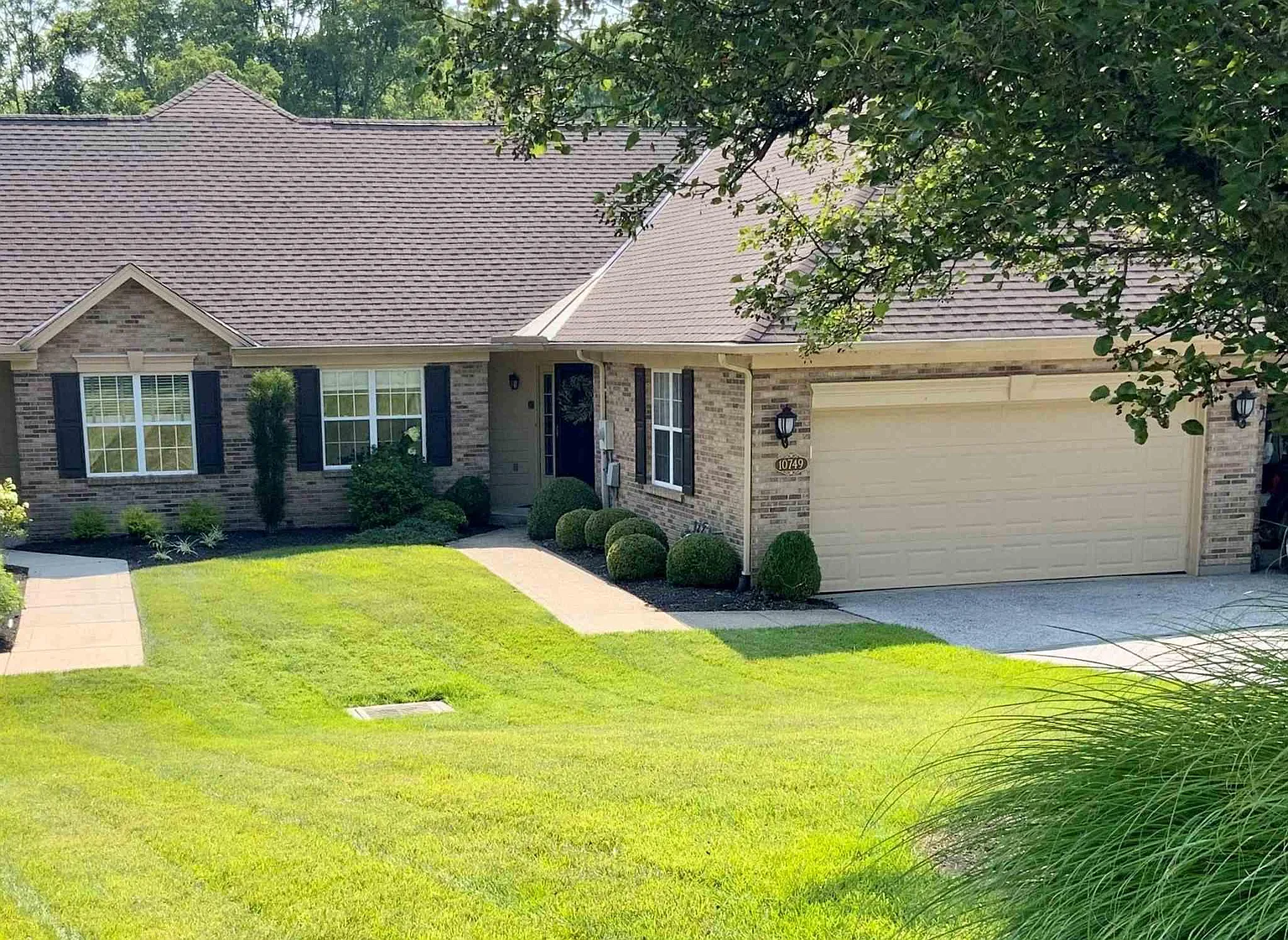 10749 Crown Pointe Dr photo 1