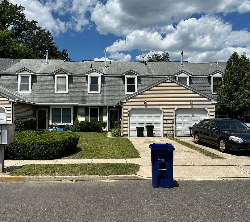 1st image of 41 River Bank Dr