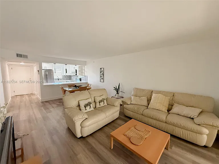 9355 SW 8th St #402 — Photo 6