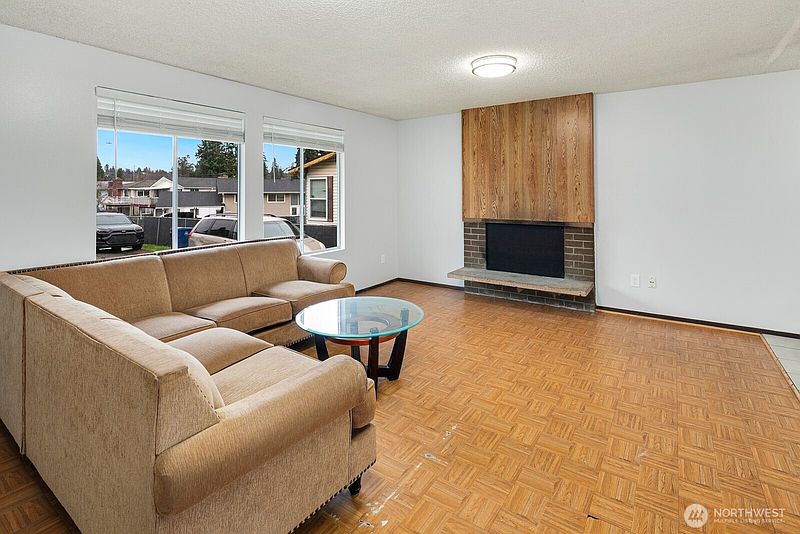 4th image of 7537 44th Avenue S