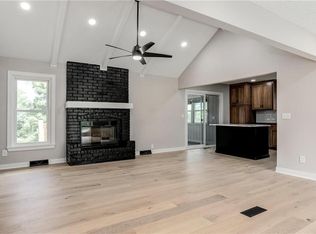 6906 Brownridge Dr, Shawnee, KS 66218