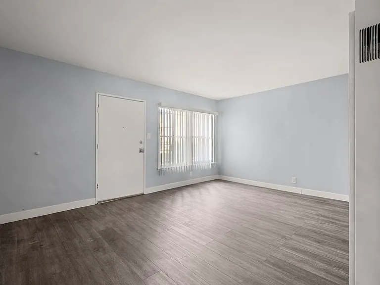 4108-4106 W Palmwood Dr — Photo 33