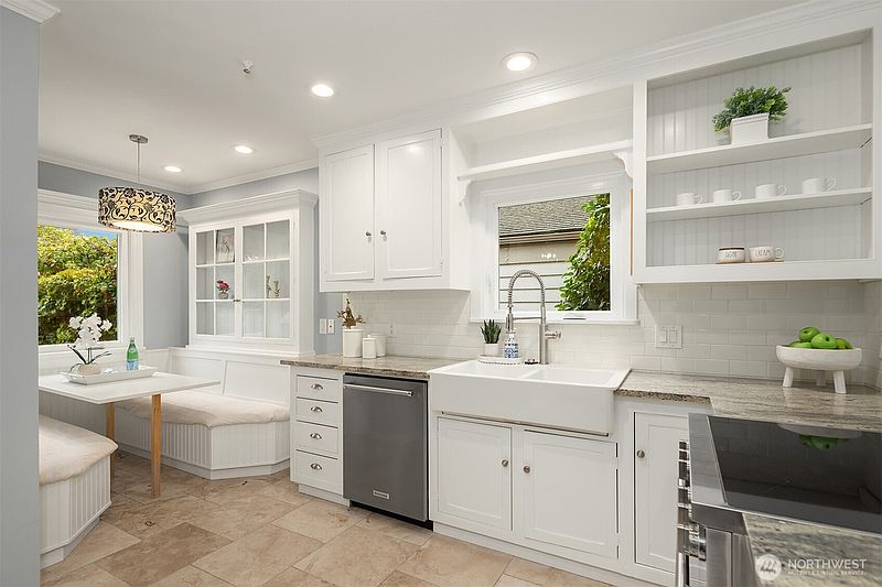 4th image of 4319 NE 44th Street