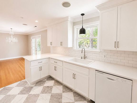 5th image of 1452 Birthright St