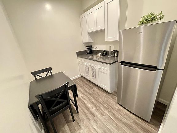 5th image of 833 Victoria Ave #1