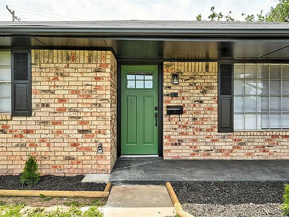 4th image of 1608 Ashley Dr