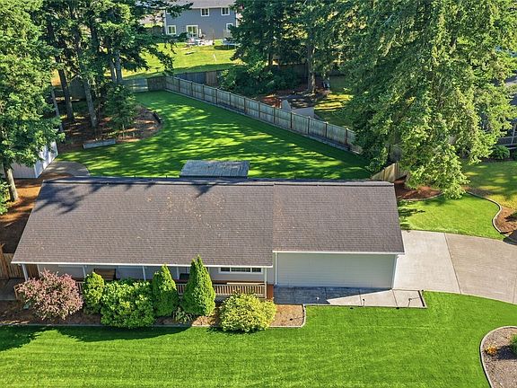 2nd image of 506 Nieland Loop SE