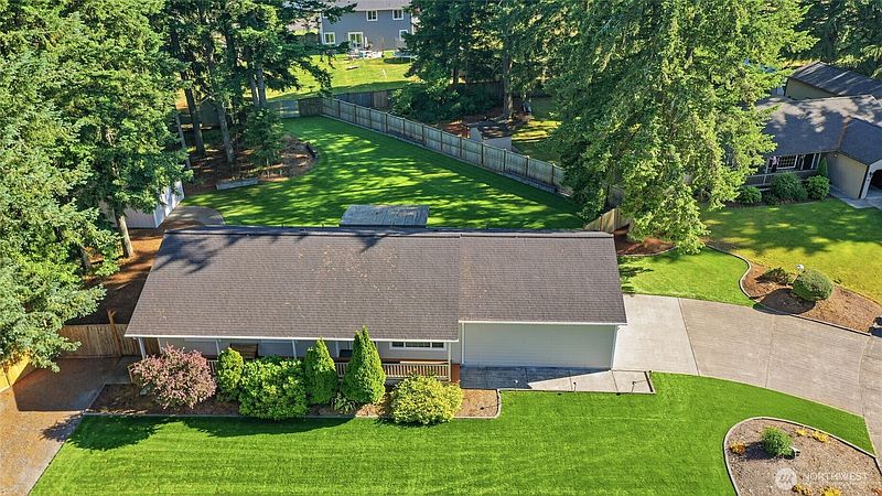 2nd image of 506 Nieland Loop SE