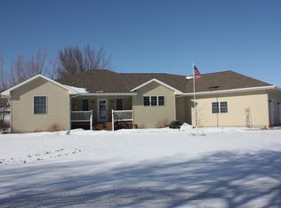 1009 S Cedar St, Lennox, SD 57039