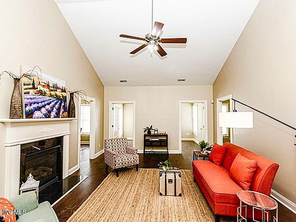 4th image of 1117 Rosedale Avenue