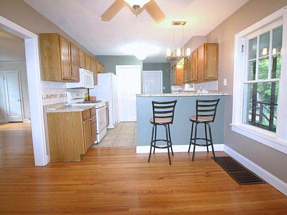 4th image of 705 Cardinal St