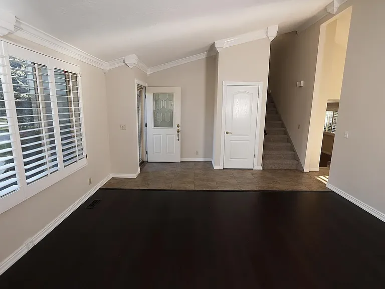 1656 E Ensign Cir — Photo 2
