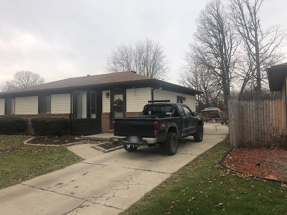 2nd image of 35641 Willis Ct