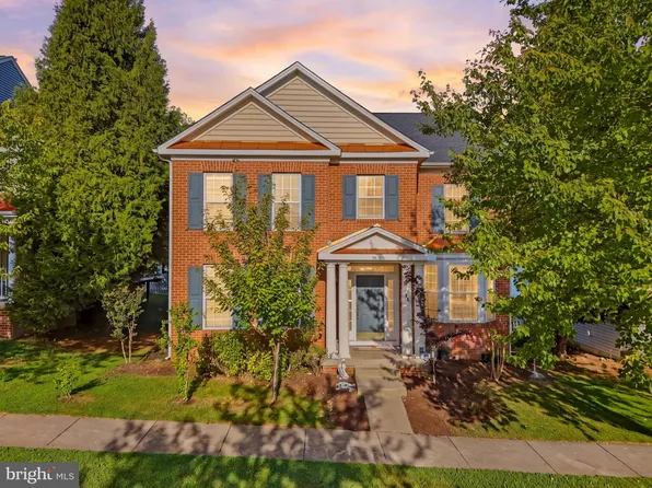 58 Braddock St, Charles Town, WV 25414