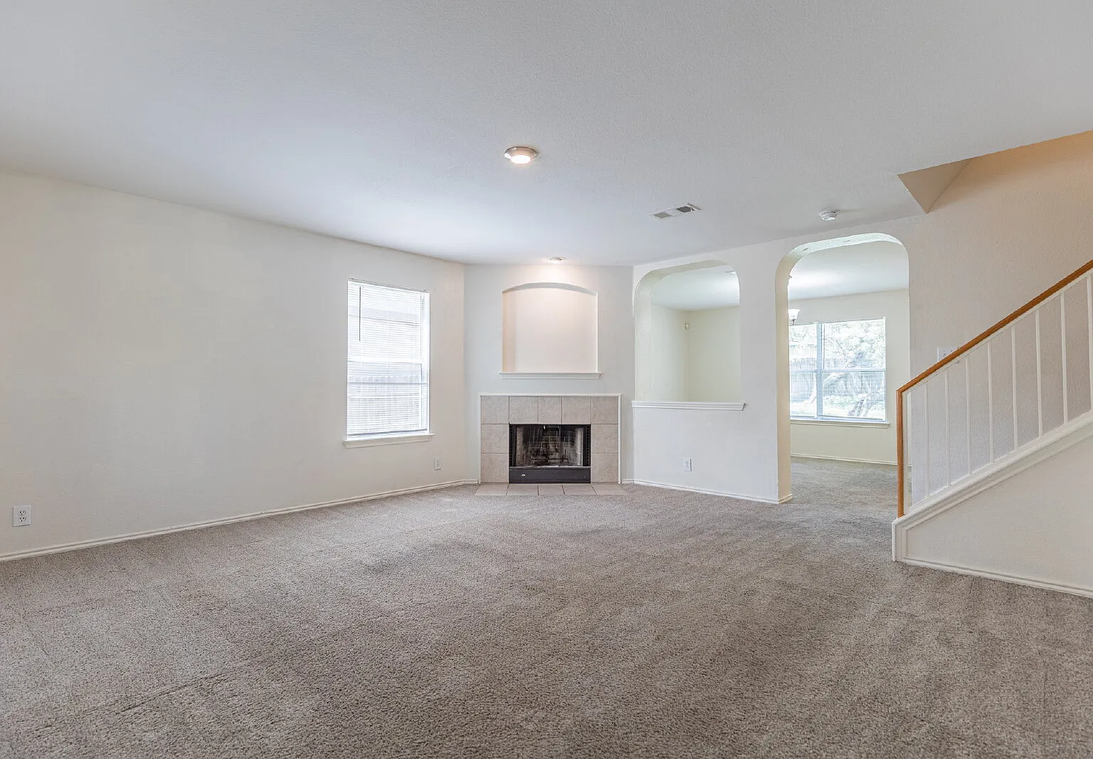 3 bed, 2.5 bath, 2424 sqft, $1,650 — Photo 4