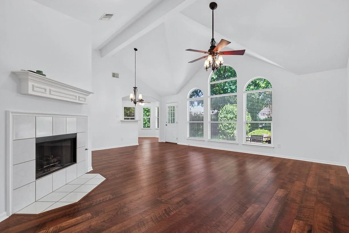 4 bed, 2.0 bath, 1887 sqft, $2,200 — Photo 4