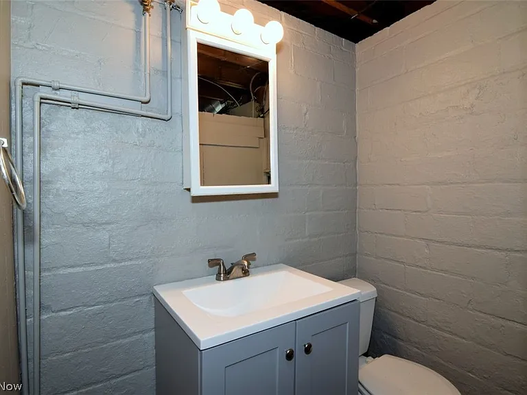 1408 Winston Rd — Photo 37