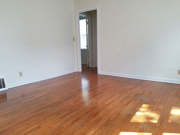 3rd image of 1340 Thornwood Pl