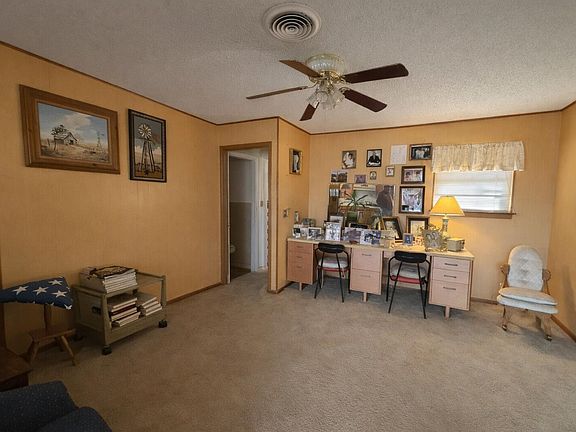 4th image of 501 W 1st St
